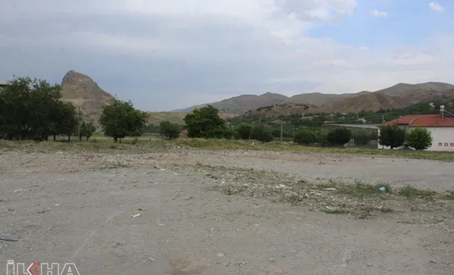 Ağır hasarlı olduğu için yıkılan okulların yerine yenisinin yapılmamasına tepki 