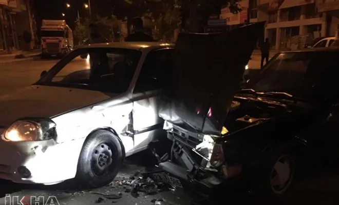 Elâzığ'da 2 aracın çarpışmasında bir otomobil hurdaya döndü 