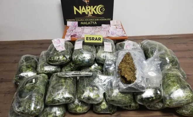 Emekli polisin içinde bulunduğu araçtan 110 kilogram esrar çıktı 