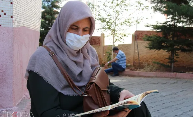YKS'ye giren öğrencilerin velileri manevi destek için Kur'an okudu 