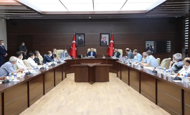 Elazığ Valisi Muhtarlarla Deprem Ve Sonrası Yaşanan Sorunlar İçin Toplantı Yaptı