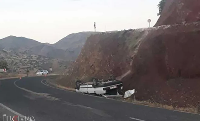 Köy yolundaki yükseltiden anayola düşen otomobilde bir kişi yaralandı 