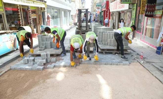 Elazığ Belediyesi çevre düzenleme çalışmalarını sürdürüyor