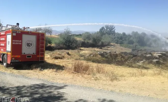 Çöpü yakayım derken 3 dönümlük araziyi yaktı