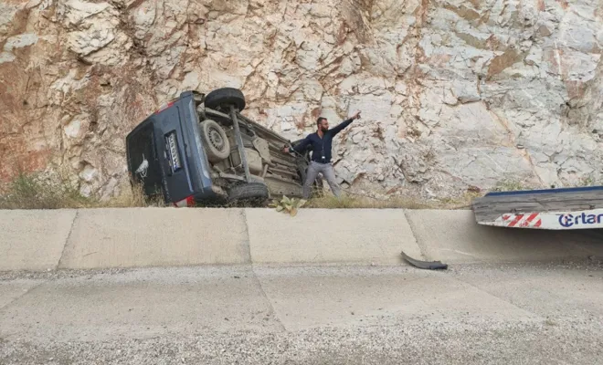 Virajı alamayan otomobil takla attı 