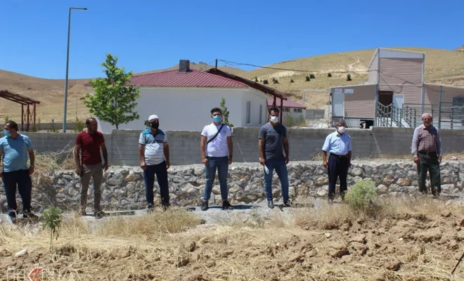 Köylüler, hastalığa davetiye çıkardığını belirttikleri mezbahanenin kaldırılmasını istiyor 