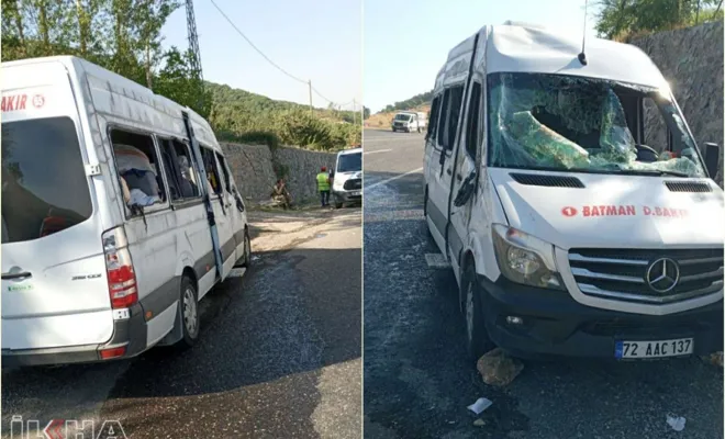 Bingöl`de Tarım işçilerini taşıyan minibüs kaza yaptı: 14 yaralı 