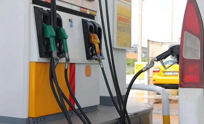 Benzinde İndirim Bekleniyor