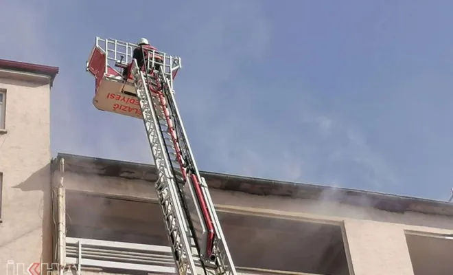 Elâzığ'da ağır hasarlı binada çıkan yangını tinercilerin yaptığı iddia edildi. 