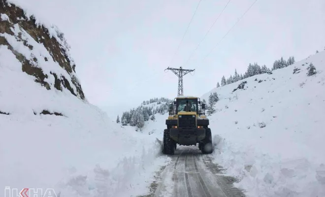 Elâzığ'da kar nedeniyle 88 köy yolu ulaşıma kapandı 