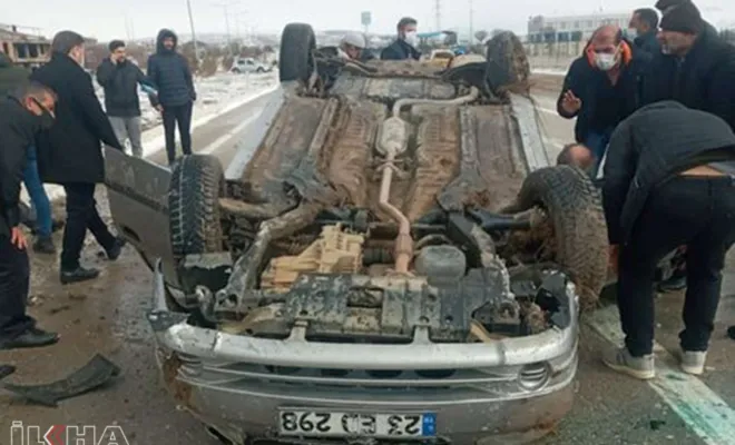 Elâzığ'da otomobil devrildi 2 yaralı
