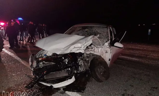 Otomobil ile minibüs çarpıştı: 4 yaralı 