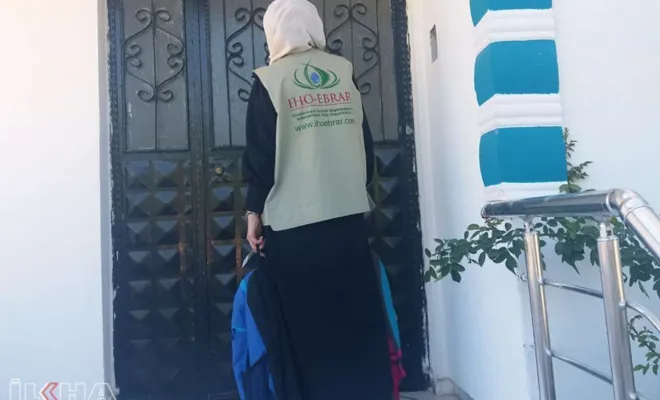 IHO-EBRAR yetimlere kırtasiye yardımında bulundu 