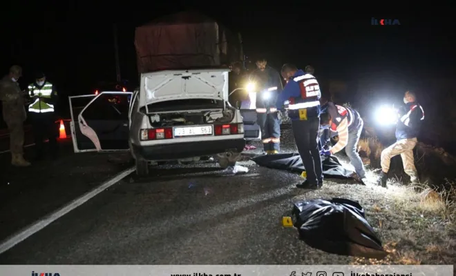 Elazığ`da Otomobil tıra çarptı: Karı-koca hayatını kaybetti 2 yaralı