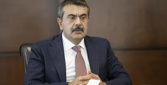 Diyarbakır’dan Hazar Gölü’ne Pikniğe Giden Gençler Kaza Yaptı